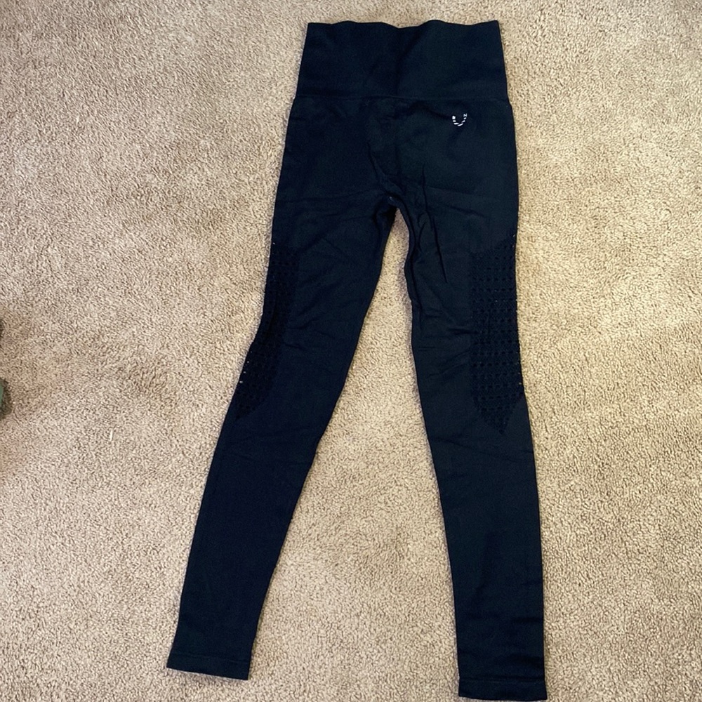 Curves N CombatBoots Seamless Black Leggings with Booty Scrunch Size Medium
